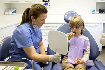 Children's tooth care - our hygienist at work