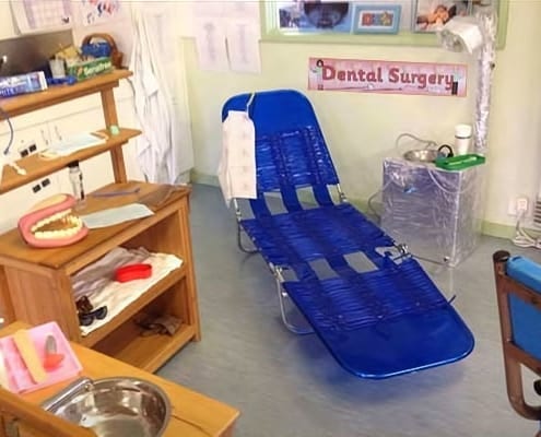 Nurseries playing at going to the dentists