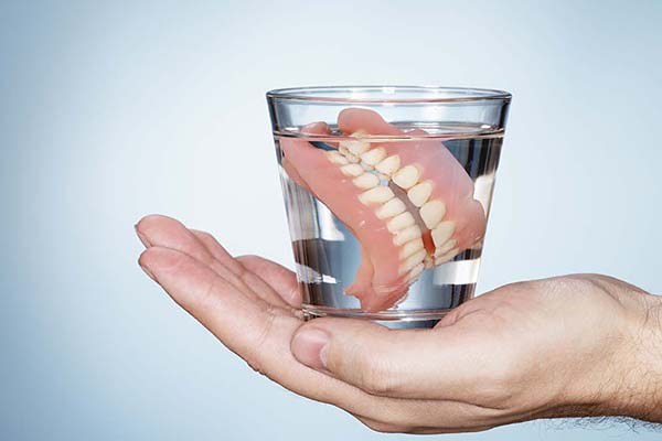 Storing your dentures