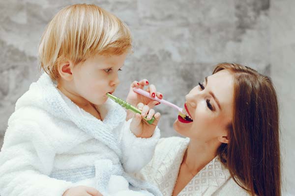 How to look after children's teeth. 0-3 years old
